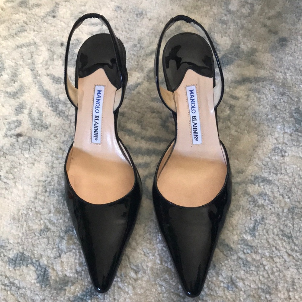Manolo Blahnik Black Patent Leather Kitten heels